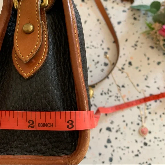 Vintage Dooney & Bourke Classic Top Zip Crossbody - Picture 7 of 16